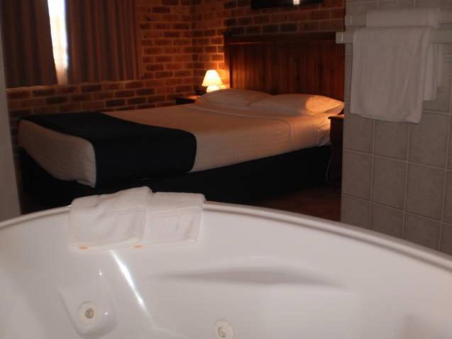Lake Haven Motor Inn Gorokan Zimmer foto